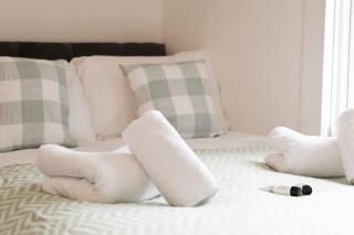 Queen Mary's - 2 Ensuites - Wi-Fi - Free Parking - 8