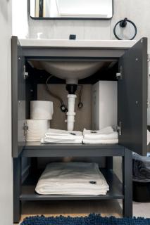 Stay in Wrigley Close to the Field Lake & Food - 4