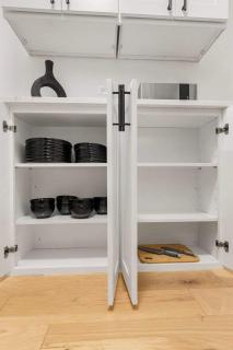 Stay in Wrigley Close to the Field Lake & Food - 2