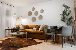 Steps from Wrigley Field and Lake Michigan - 0