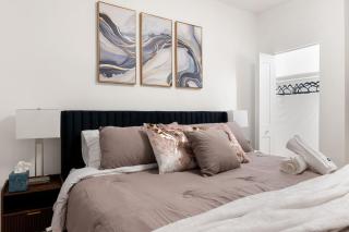 Steps from Wrigley Field and Lake Michigan - 1