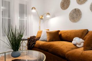 Steps from Wrigley Field and Lake Michigan - 4