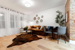 Lakeview 6Bed 4Bath by Wrigley Field - 2