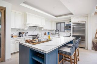 Luxury Ground-Floor Condo 3 bed 4 and half bath - 6