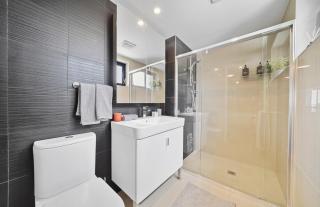 Stay On Fish Lane - 5