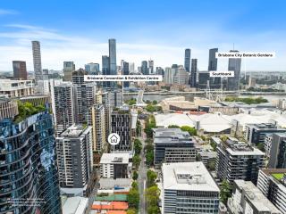 Stay On Fish Lane - 9