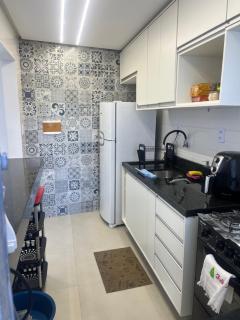 Apatapamento 2 quartos com excelente localização, segurança e com tudo o que você e sua família precisam pra uma estadia confortável! - 7