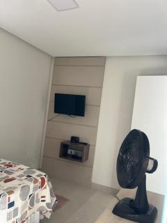 Apatapamento 2 quartos com excelente localização, segurança e com tudo o que você e sua família precisam pra uma estadia confortável! - 2