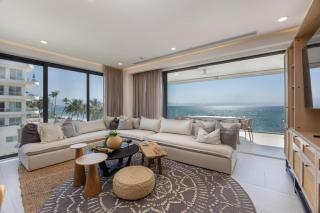 New Lux 4 bed - Your Dream Beachfront Getaway - 9