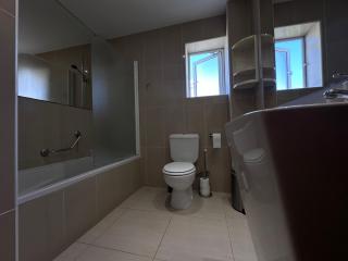 Superb Seaview Flat, Prime Area - 3