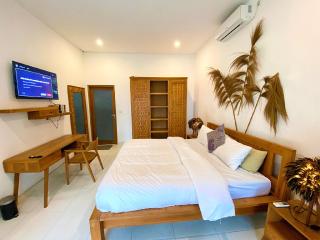 VILLA 2 Bedroom Spacious Outdoor Private Tropical Lush Garden & Pool in Canggu Bali Calm Area - 6