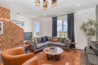 Coloratura - 2 Units w/ Hot Tubs - Near Broadway - 3