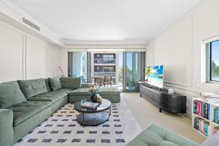 KozyGuru | Gladesville | Elegant Modern Retreat - 5