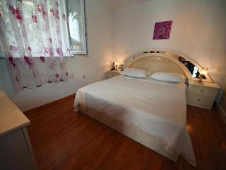 Apartments Mihovilovi - One Bedroom Apartment with Terrace and Pool view - 3