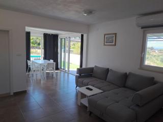 Nane Garden house with heat pool - 0