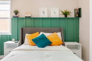 Stylish 3BR Townhouse with Backyard,and Easy Parking - 3