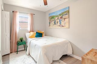 Stylish 3BR Townhouse with Backyard,and Easy Parking - 4