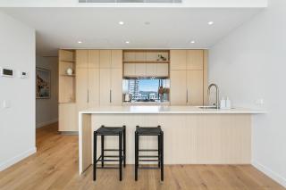 NEW Luxury Coastal Retreat! Palm Beach - 6