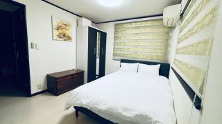 WinterSale Direct access to each spot Near by Station 9mins to Ikebukuro 10mins to Ueno 13mins to Shinjuku Whole House 3 Bedrooms Max for 8 - 9