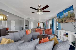 New Sonoran Oasis pool hot Tub Sleeps 12 - 4