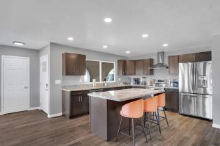 New Sonoran Oasis pool hot Tub Sleeps 12 - 2