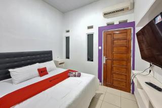 RedDoorz at Jalan Ahmad Yani Karawang - 9