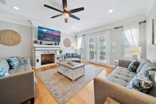 Polished 5 Bdrm Villa with Home Theater at Reunion - 9