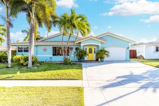South Florida Spacious Oasis 4BR Retreat with 2 King Beds, Amazing Pool, near Beaches - 3