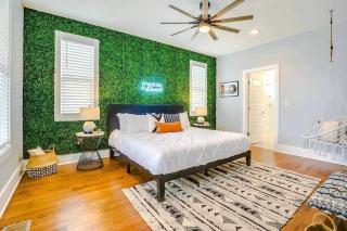 Downtown Stunner - 1