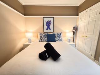 Convenience and comfort 1BR Apartment Walk To Queen St Mall - 4