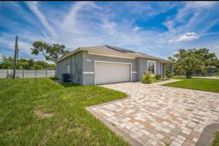 Newer Construction Home in Port Richey 3BR 2BA Bright with High Ceilings, Screened Lanai & Lake View, Fully Furnished, Conveniently Located on a Corner Lot with No Front Neighbors, Short Walk to US-19, Shops & Restaurants - 0