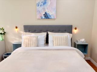 Vita House - Rogers Stadium and Yorkdale Mall Toronto - quiet and cozy bedrooms - 0