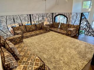 Luxurious Getaway in Unique Executive Estate - 4