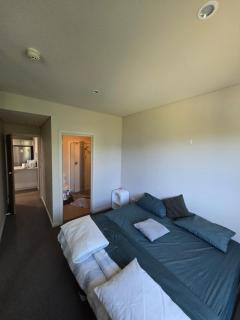 Luxury Apartment with Pool & Gym in Top Location- Lightsview - 4