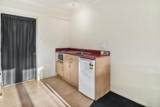 New Castle Motor Lodge - 2