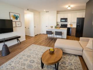 Art District Downtown Spacious Homes - 7