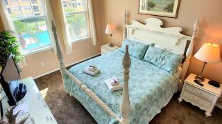 Pool Side Tree House - 9