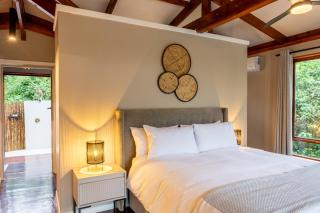 The Cabin Luxury Safari Villa, Private Pool, Hot tub, Outdoor Shower, Giraffe Tower, Free Standing Bath, Private Game Reserve, Romantic Getaway, Ultimate Bush Luxury - 3