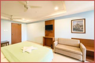 Jagannath Temple Road Hotel The JP Palace Near Sea Beach 15 Mint Walking Distance - -Parking And Restaurant Facilities - Fully Air Conditioning Rooms - Top service with lots of Love - 5