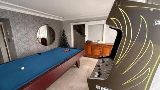 Heated toilet seat - Air Conditioning- Hot Tub Spa - Dryer - Electrical BBQ Grill - Pool - Arcade Games at Golden Swan Holiday House - 7