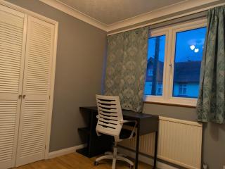 Large Central Lodge Near Heathrow Airport & London with Parking - 8