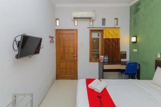 RedDoorz near Juanda International Airport 2 - 2