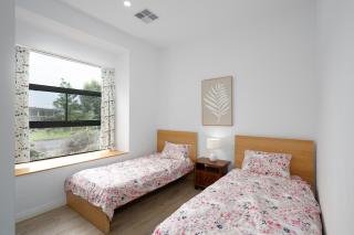 Large Family 4B2B entire house free parking - 4