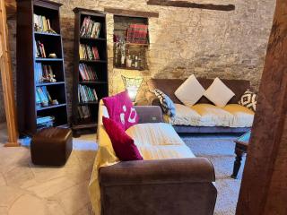 Charming 3-Bedroom Cottage in Heart of Vasa Koilaniou - 8