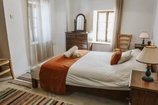 Charming 3-Bedroom Cottage in Heart of Vasa Koilaniou - 9