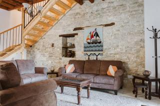 Charming 3-Bedroom Cottage in Heart of Vasa Koilaniou - 0