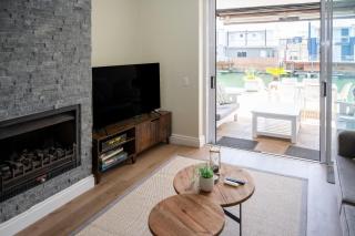 NEW LISTING - PARADISE ON THE WATER AT COMMODORE - 6