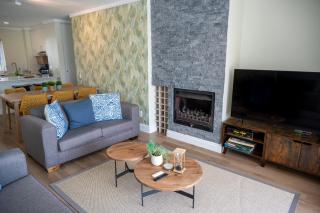 NEW LISTING - PARADISE ON THE WATER AT COMMODORE - 5