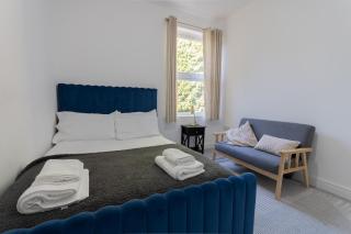 2 Bedroom Flat in the heart of Southend Sleeps 6 - Pass the Keys - 1