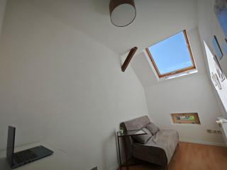 Central 3-room apartment with old building charm - 2